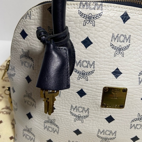 💯 Authentic MCM Blue &White Alma Patern Bag👛 - Picture 2 of 7